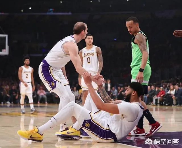 知道是我运气好还是湖人全场比赛都成了大囧集锦一个赛一个地搞笑