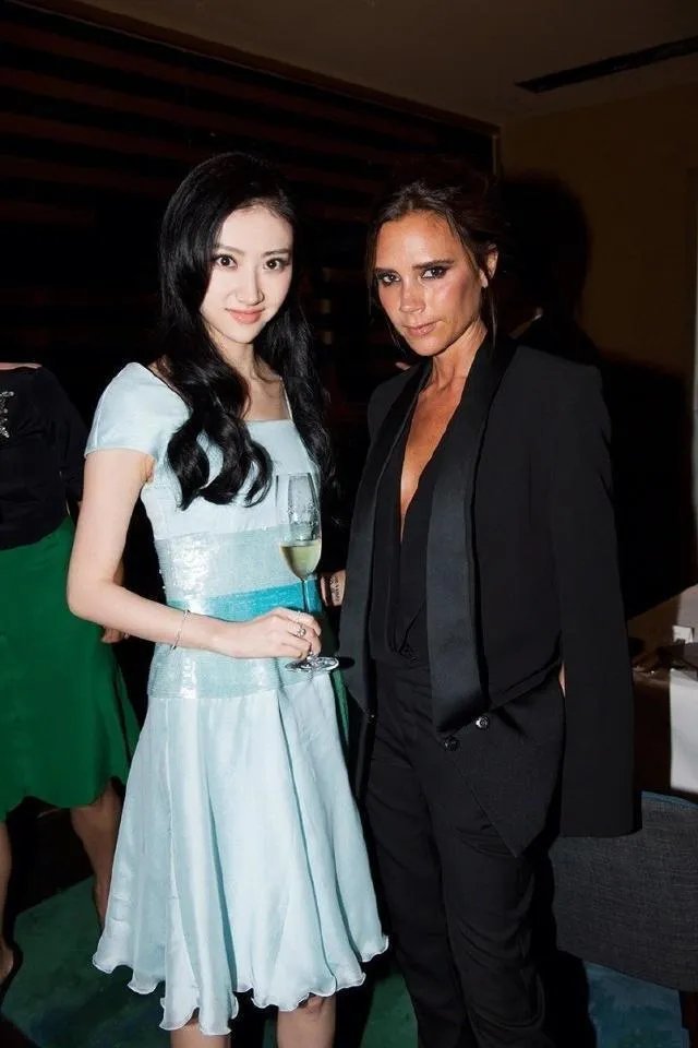 娱乐圈有哪些名副其实的「合影杀手」？