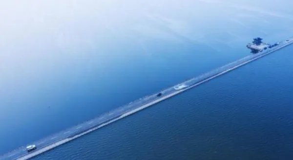 江西永修出现最美水上公路的景象是如何形成的？