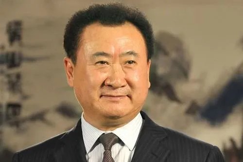 王思聪失信，官司加身，怎么就不见王健林出手相助？