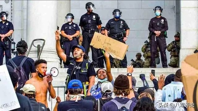 你觉得特朗普会打败拜登连任吗?为什么?