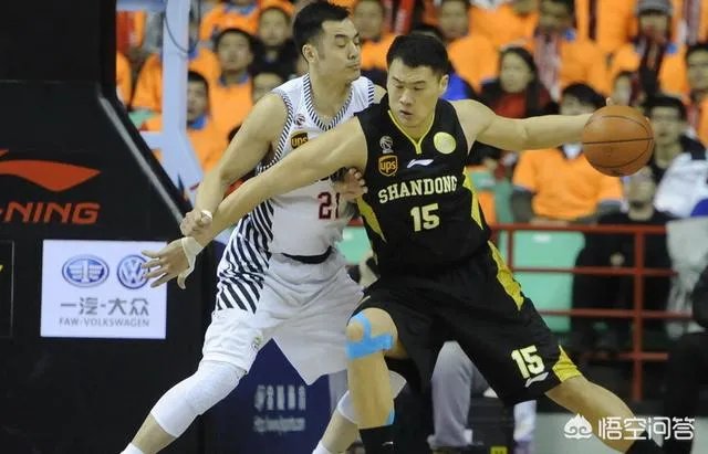 韩德君手指骨折需康复6周，最早会在半决赛复出，辽宁男篮有机会撑到半决赛吗？