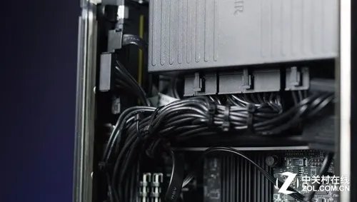 机箱内部构造无敌？海盗船首款PC降临