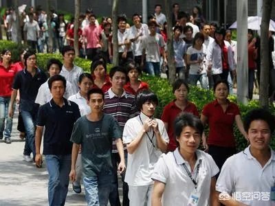 有人在郑州富士康上班吗?那里工资待遇怎么样?