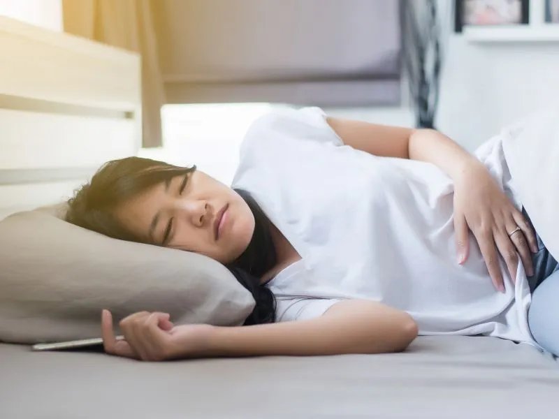 睡觉时突然抖一下的原因