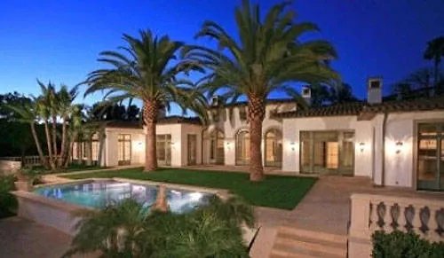 贝克汉姆豪宅跑车遍地 巨星豪宅奢侈令人发指