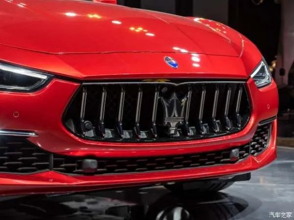 玛莎拉蒂把Ghibli的价格打下来了！2.0T+48V轻混 这价格 香！