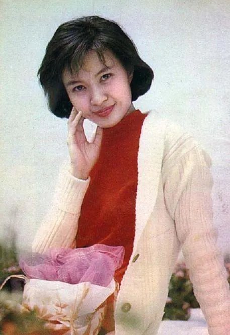 方舒外号“高压线”，追求者无数，意外车祸撞出姐弟恋。后来怎样？