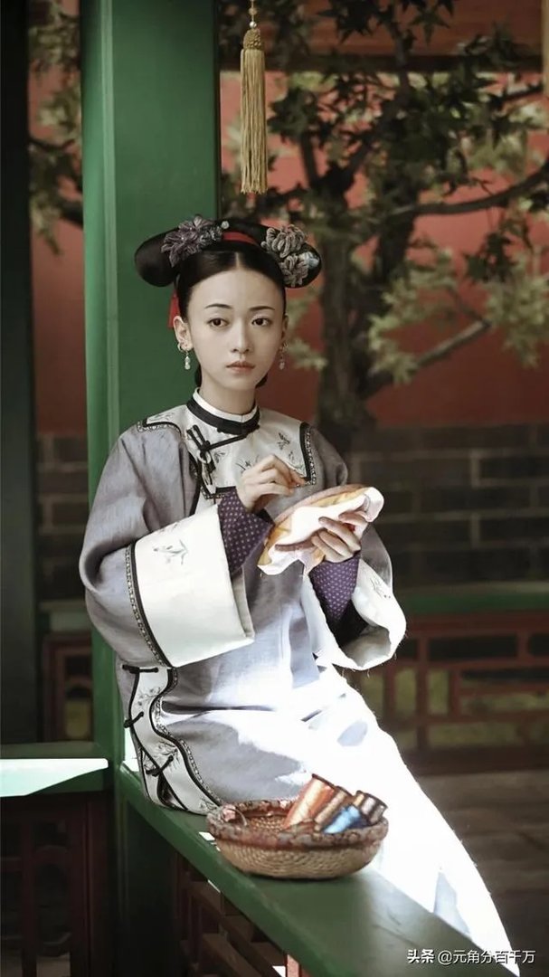 梅婷坐飞机脚踩显示屏，你认为这是什么行为？