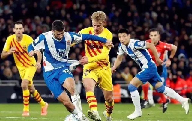 国足招入多名归化前锋，武磊还能竞争首发位置吗？