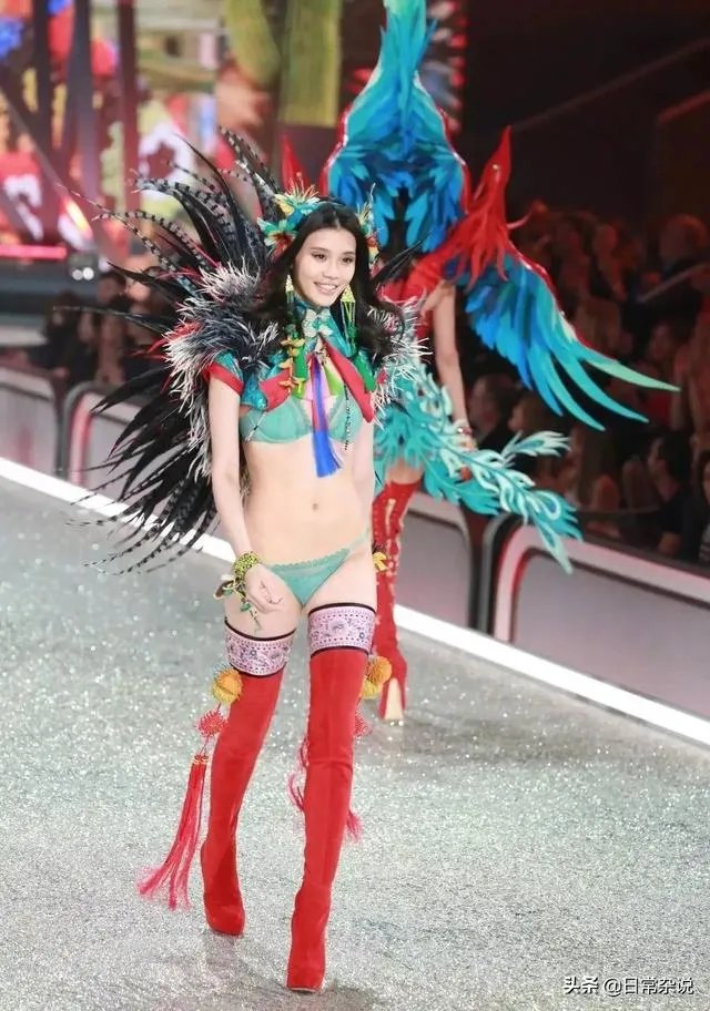 除了奚梦瑶摔跤以外，维密以前还有哪些失误？