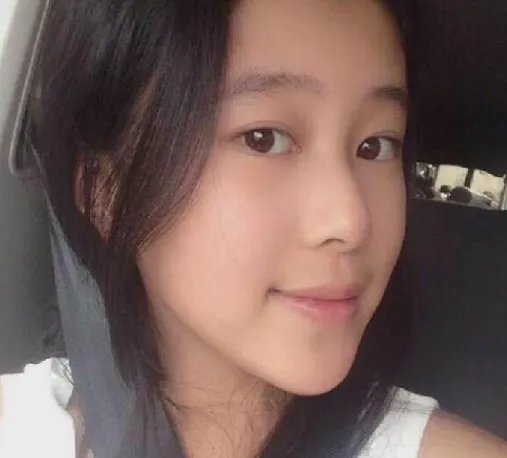 杨子罕见晒女儿近照，19岁杨海润从小美到大，是不是像黄圣依呢？