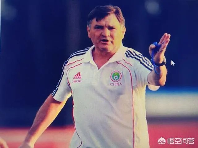 前国足主帅卡马乔在加蓬又下课了，据说是奥巴梅扬的意思，对此你怎么看？