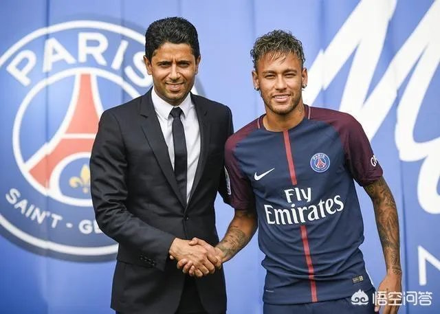 欧冠巴黎遭曼联顽强逆转，看台上的内马尔目瞪口呆，当时他在想什么？