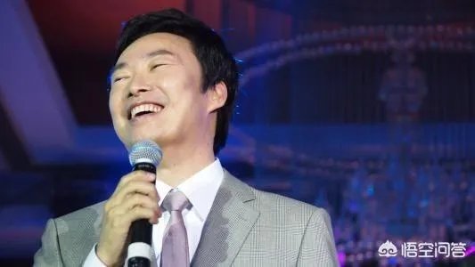 费玉清抬头唱歌有什么特殊含义吗?