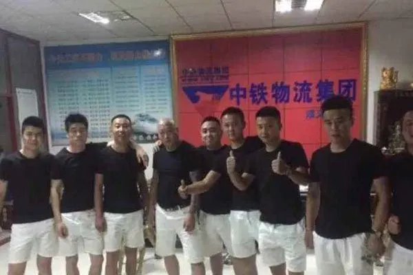 天安社永兴珠海打架视频事件 闹事被抓了起来