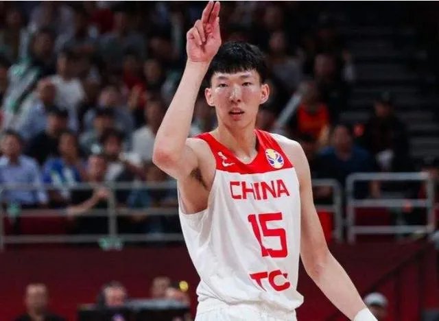 曾被球迷寄予厚望的周琦，在经历世界杯后，还能扛起男篮大旗吗？