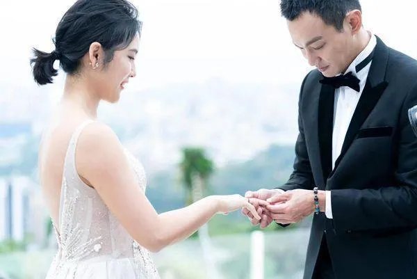 棒棒堂威廉宣布结婚,他们是如何相识的?