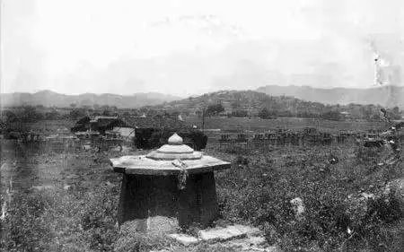 出生女婴被生父抛下山崖，当今社会为什么还有父母重男轻女？