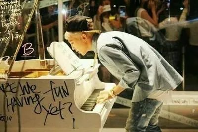 大家评价一下权志龙的舞蹈？