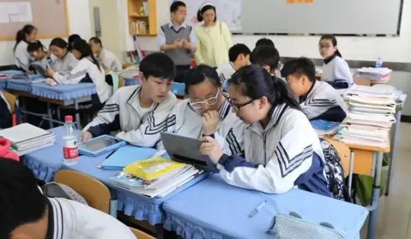 私立学校比公立学校教学质量高吗，为何那么多家长送孩子去上私立学校？