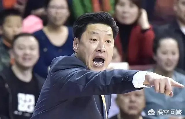 胡金秋反关节硬拉劳森，李春江说属于正常接触。这事你们怎么看？