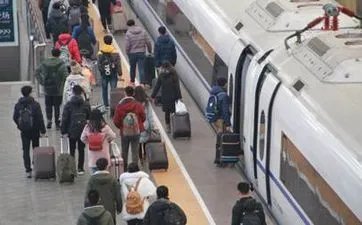 2月29日出生几年过一次生日？闰年比平年多一天？