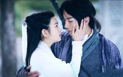 演员陈妍希是什么时候出道的，第一部作品是什么？