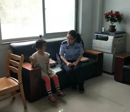 惊心动魄！7岁男孩1分钟3次横穿马路被撞，面部挫伤，此事故有何启发？