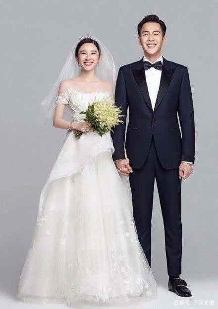 张若昀唐艺昕婚礼,首次曝光出了哪些风格的婚纱服?