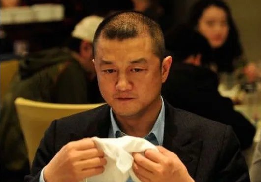 李亚鹏“欠债4000万元”一案已出终审判决，他为什么会欠这么多钱呢？