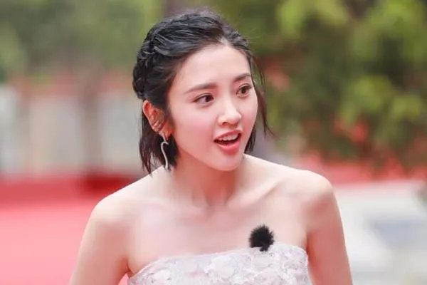 吴秀波和唐艺昕是什么关系?