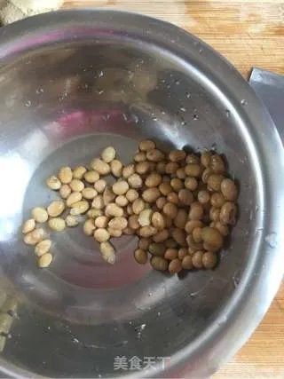 黄豆海带排骨汤