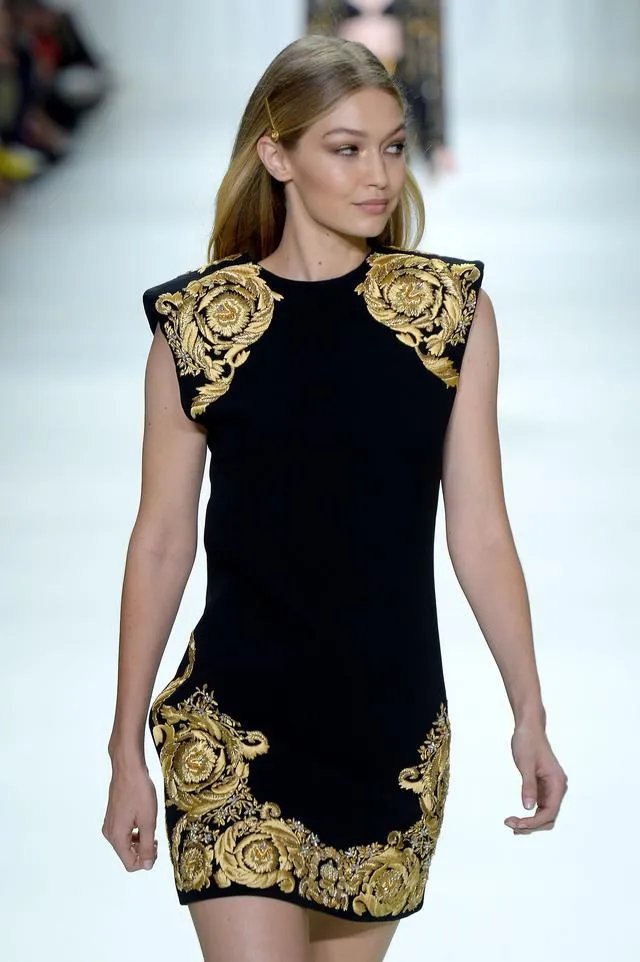 超模吉吉哈迪德的T台风到底是怎样的呢？