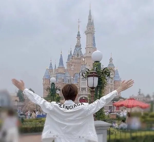 洪欣儿子继承妈妈颜值，是不是不负众望式的长大？