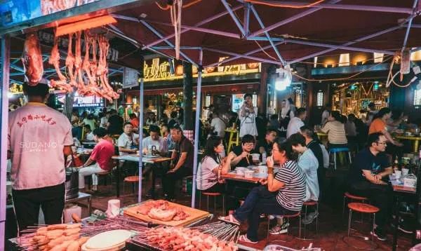 国内最好逛的地摊夜市，兰州正宁路可以上榜吗？