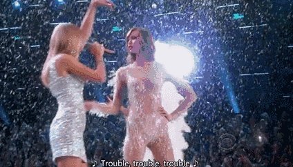 除了奚梦瑶摔跤以外，维密以前还有哪些失误？