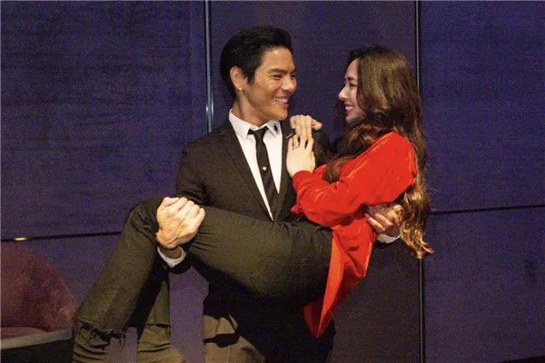 郭碧婷怀孕,向佐疼爱有加,为什么网上都是婚变传闻?