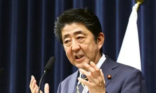 安倍听到枪响曾回头看，为何第一声枪响后，安保人员未能阻止悲剧发生？