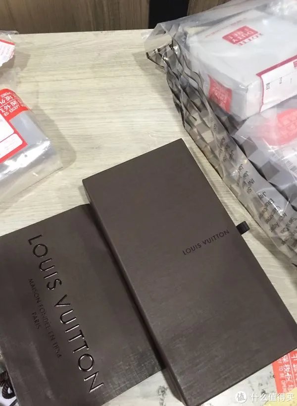 LOUIS VUITTON 路易威登 男士钱包&BOTTEGA VENETA 宝缇嘉 女士钱包