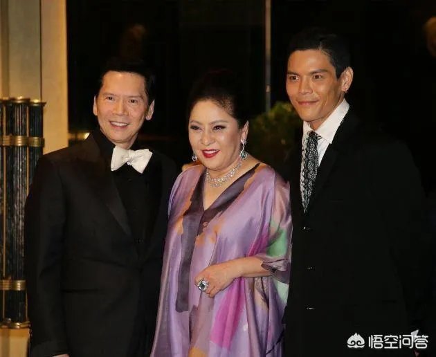 向佐郭碧婷默认恋情后亲密同框,你看好两人吗?有何祝福?