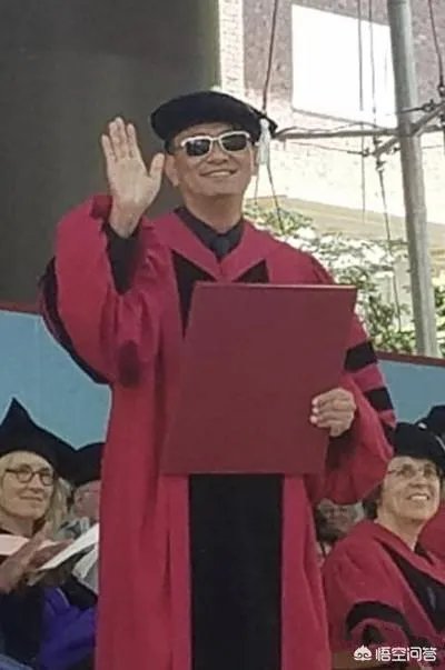 王家卫获得哈佛荣誉博士，你最喜欢他哪部电影？为什么？