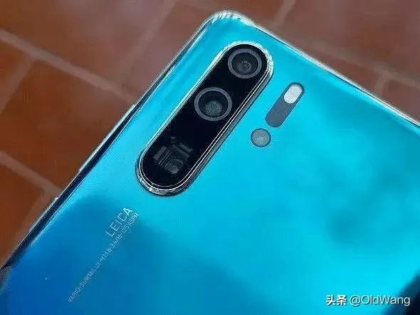 苹果手机1200万像素真的吊打4000万像素的专业相机吗?