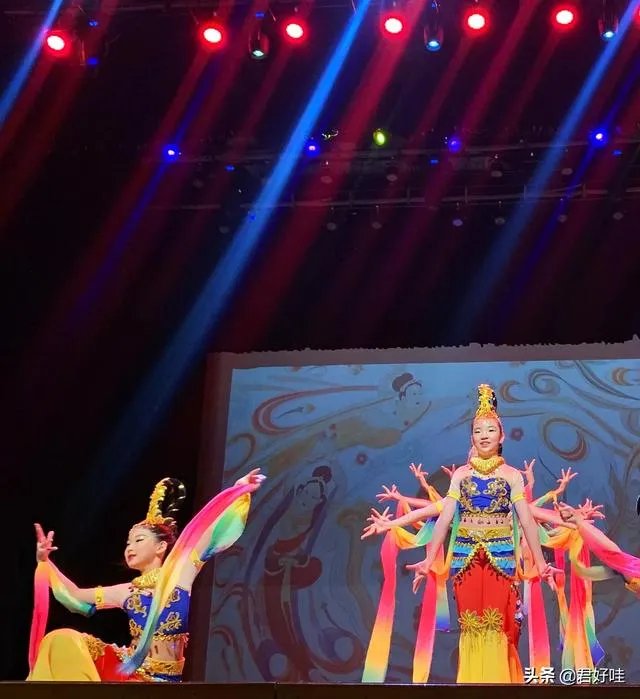 你认为广场舞能变成舞台艺术吗？