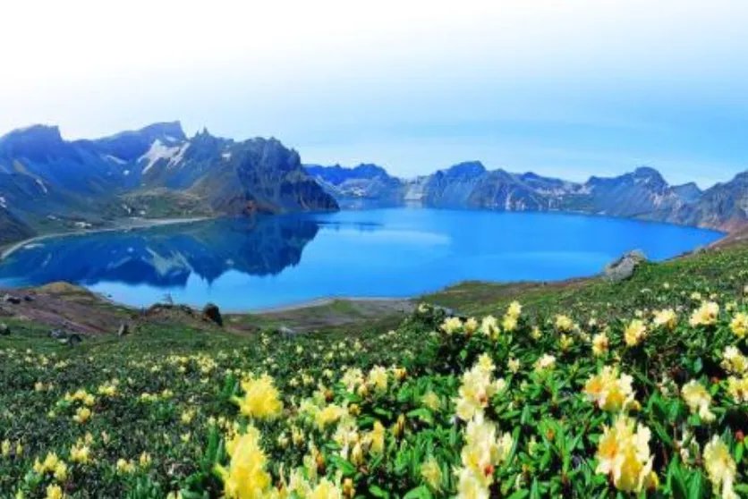 长白山天池再现不明物体，难道是水怪又出来透气了?