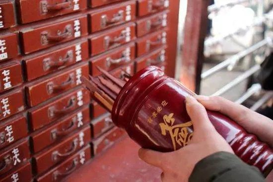 六爻算命是什么意思？