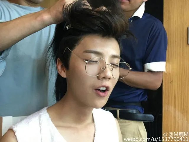 鹿晗的演技配的上天价片酬吗?