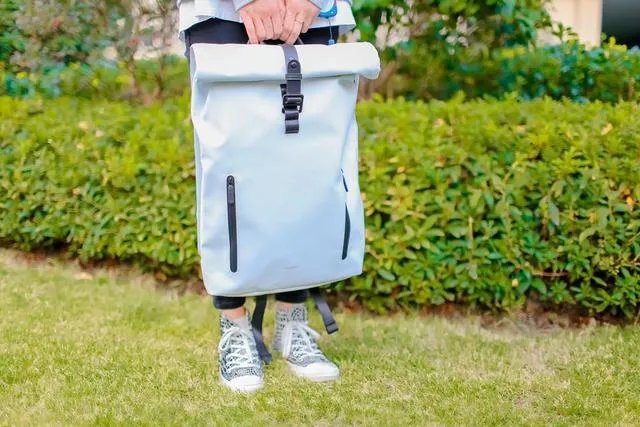 华为轻尚和风范双肩包区别？