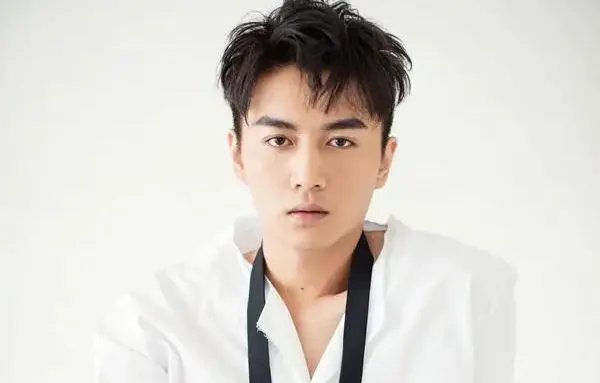 陈晓《人生路遥》杀青，他与年代剧的适配度怎么样？