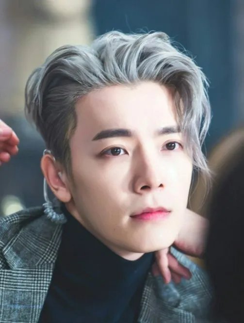 李东海接种疫苗后身体动不了，这是接种疫苗之后的正常反应吗？